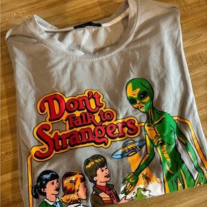 👽 Don’t Talk to Strangers - T-Shirt